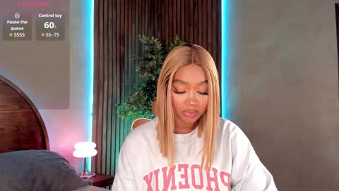 Alison Moon  online show from November 3, 10:47 pm