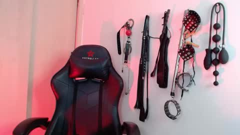 Alisson Beckett online show from December 3, 7:27 pm