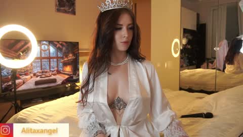 A L I T A online show from December 9, 5:41 pm