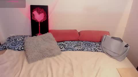 Snapshot of alizee__ chatting on September 25, 12:32 am Alizee online show from September 25, 12:32 am