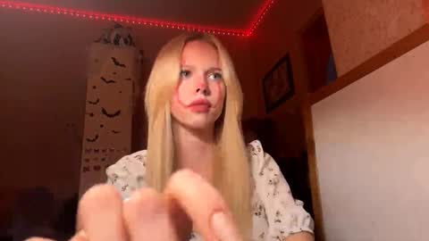 Lina online show from November 2, 8:45 pm