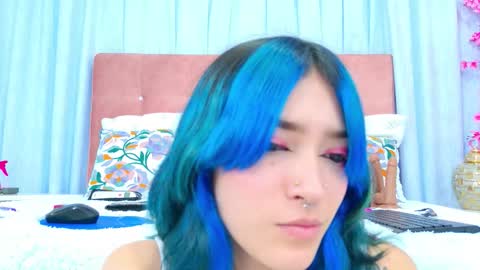 Allicia online show from November 19, 7:25 pm