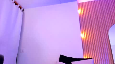 allison_fosther online show from April 15, 4:57 am