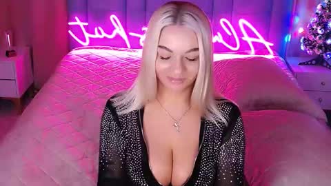 AlwaysHot online show from December 17, 2:27 am