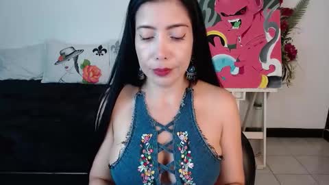 alma_art_ online show from February 20, 11:27 pm