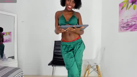 Snapshot of almasaennz chatting on February 13, 7:10 pm online show from February 13, 7:10 pm