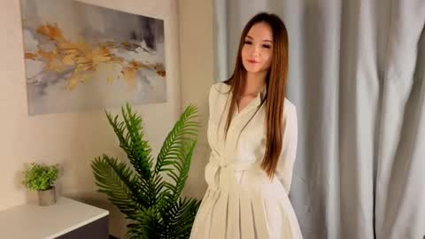 Mona online show from April 13, 4:19 pm