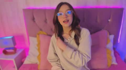 Alyy online show from February 10, 1:36 pm