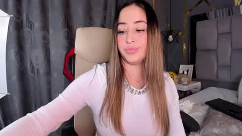 Snapshot of alyzeegorgeous chatting on October 9, 12:48 am Alyze make feel hot as hell online show from October 9, 12:48 am