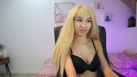 Amai  Liu online show from January 17, 7:10 pm