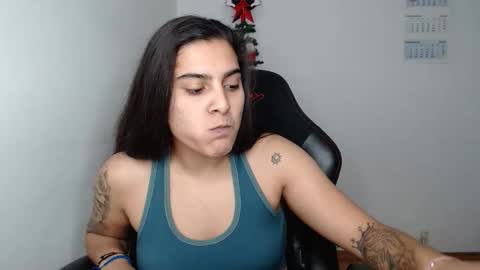 The queen of the biceps  online show from December 18, 6:45 pm