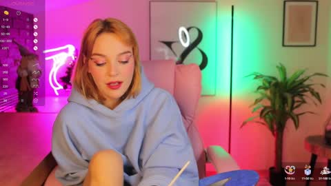 Amanda  fox online show from January 10, 2:02 pm