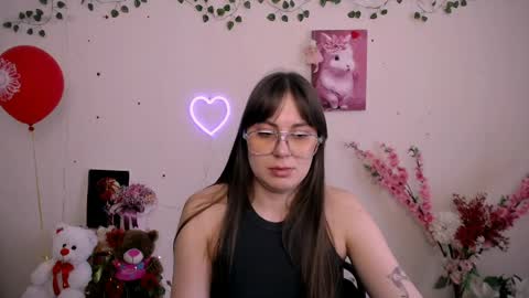 amanda_bright_ online show from April 1, 11:00 am