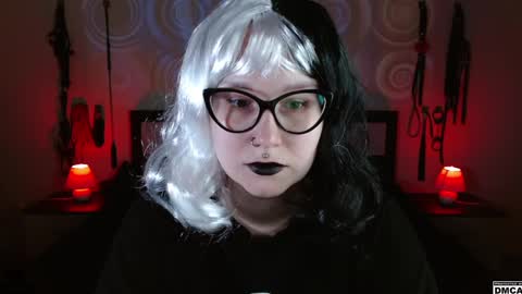 Goddess Amanita online show from December 5, 7:38 am