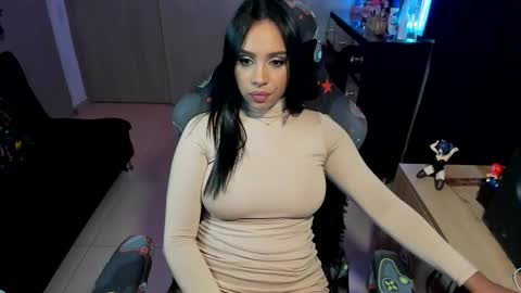 Amara Lux online show from October 25, 5:04 am