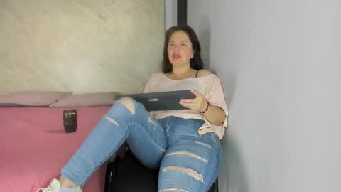 amara_luxe online show from November 25, 8:09 pm