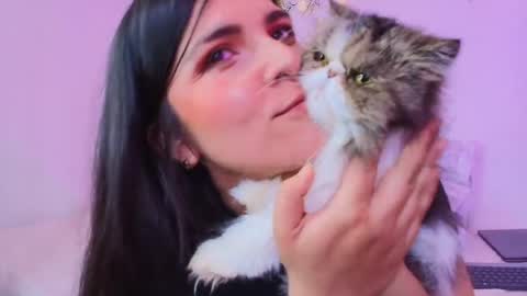 Amara Vega  online show from April 17, 2:30 pm