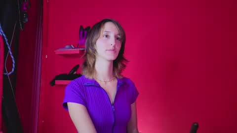 Snapshot of ambar_roux1 chatting on October 27, 1:06 pm ambar_roux1 online show from October 27, 1:06 pm