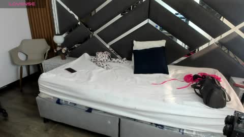 Ambar Ross online show from April 4, 12:48 pm