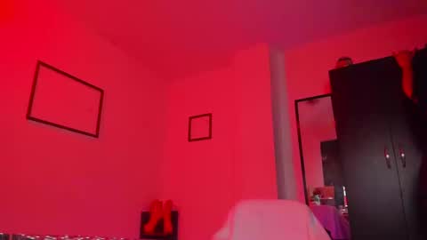 Snapshot of amber_smith20 chatting on March 4, 11:00 pm find me here ---    online show from March 4, 11:00 pm