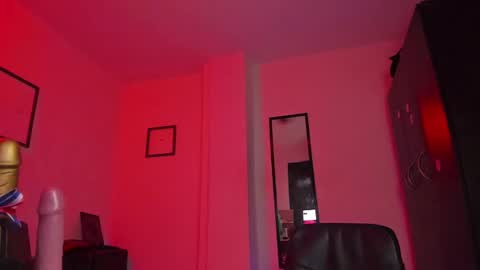 Snapshot of amber_smith20 chatting on January 25, 1:32 am find me here ---    online show from January 25, 1:32 am