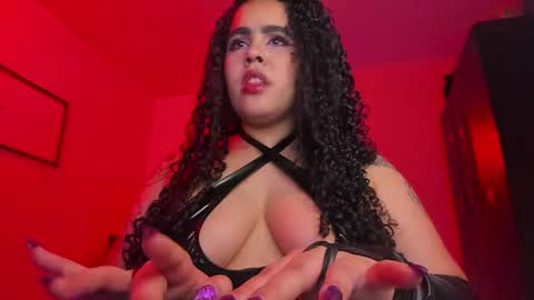 Snapshot of amber_smith20 chatting on February 1, 2:37 am find me here ---    online show from February 1, 2:37 am