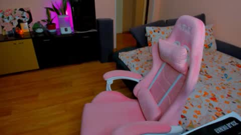 Snapshot of ameli_moon chatting on October 18, 4:10 pm Eileen online show from October 18, 4:10 pm