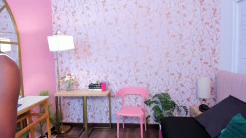 Amelia Adams online show from April 18, 7:07 pm