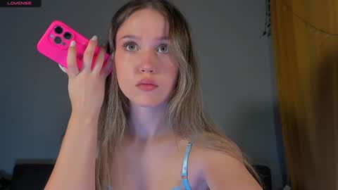 Snapshot of amelia_lein chatting on December 19, 11:35 pm Your Amelia online show from December 19, 11:35 pm