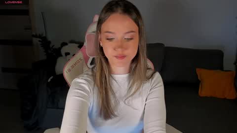 Snapshot of amelia_lein chatting on December 4, 10:51 pm Your Amelia online show from December 4, 10:51 pm