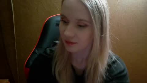 Amelia  online show from June 14, 7:03 pm