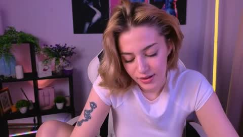 Amelia online show from April 11, 7:45 am