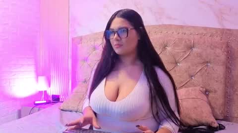 AMELIA CASTELL  online show from March 1, 1:00 pm