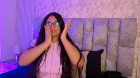 AMELIA CASTELL  online show from April 19, 10:45 pm