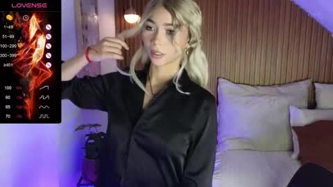 Snapshot of amelieaxie chatting on January 23, 3:48 am Isabella online show from January 23, 3:48 am