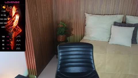 Snapshot of amelieaxie chatting on March 8, 3:48 am Isabella online show from March 8, 3:48 am