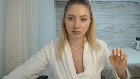 Amelie online show from January 17, 6:04 pm