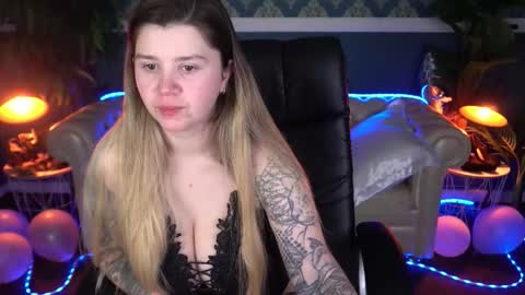 amellymillyy online show from March 4, 1:39 pm