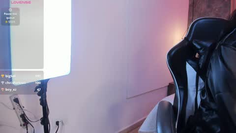 Amiee online show from April 19, 6:10 pm