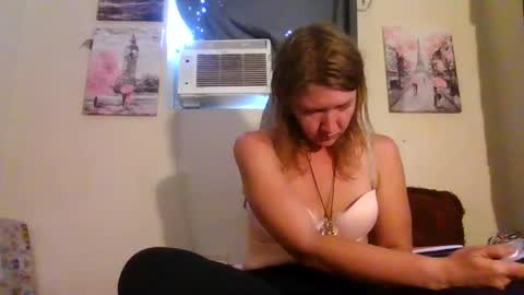 Snapshot of amileamariestar chatting on September 17, 9:02 pm amileamariestar online show from September 17, 9:02 pm