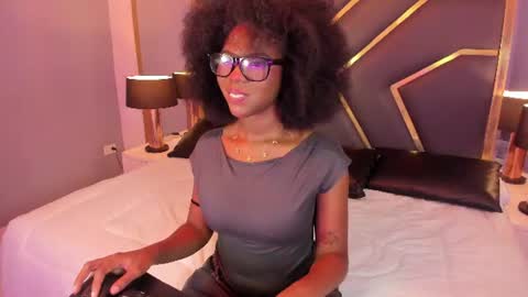 amirajones online show from June 15, 8:53 pm