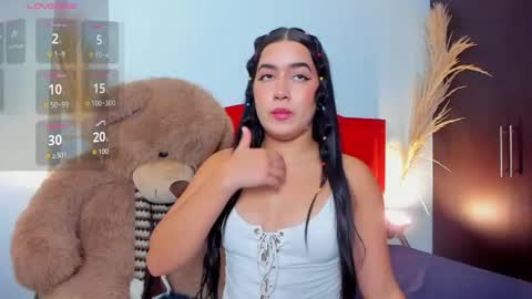 amy_leah_ online show from May 11, 2:45 pm
