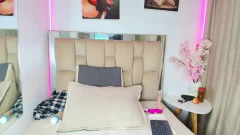 Amy online show from April 16, 11:43 am