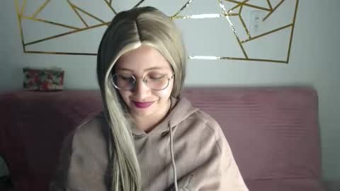 amycosplay99 online show from October 7, 7:35 am