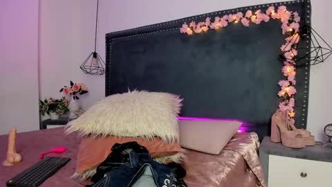 Amy    online show from December 18, 9:30 pm