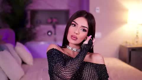 Amyra online show from December 5, 9:21 am