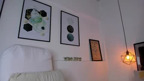 Amy online show from February 9, 11:45 am