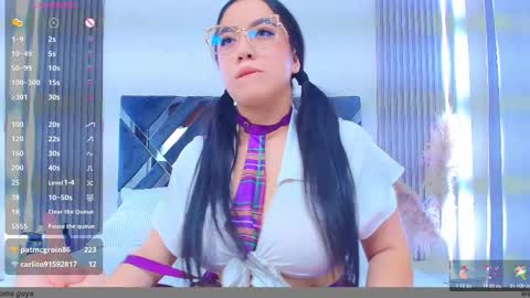 amytorres_ online show from March 10, 3:27 pm