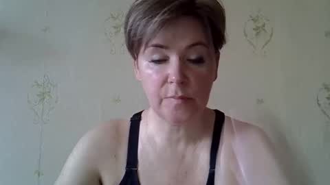 amyvalentine1 online show from April 20, 6:16 am