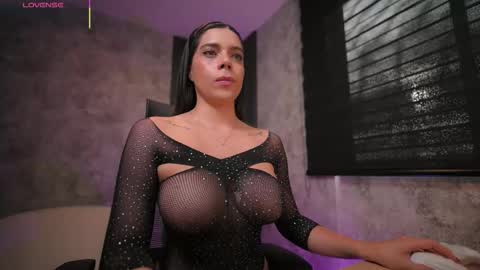 AMY WALKER online show from November 19, 12:05 pm